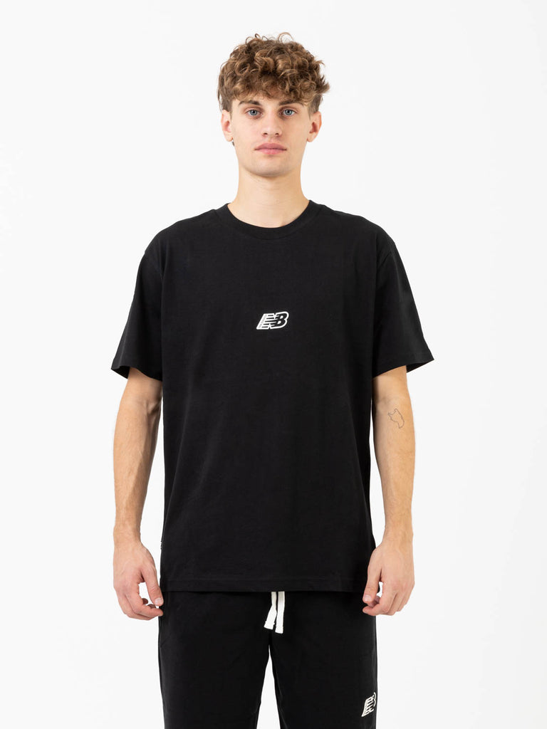 NEW BALANCE - T-shirt in cotone nera con maxi logo su schiena