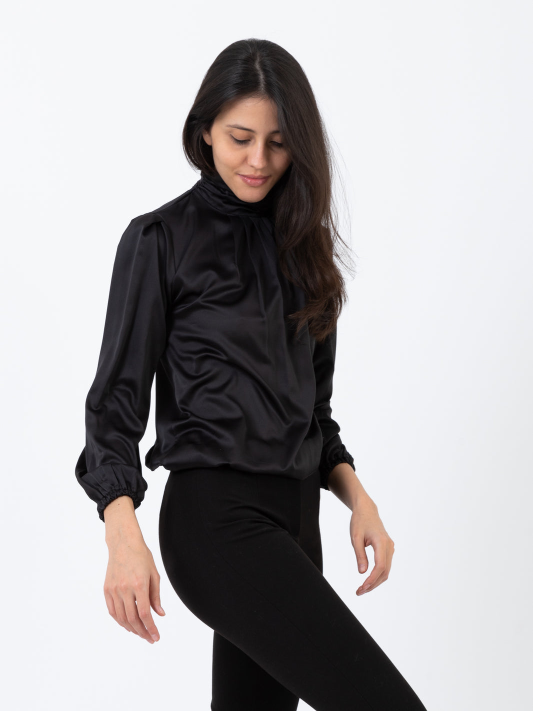 Camicia collo alto nera in raso