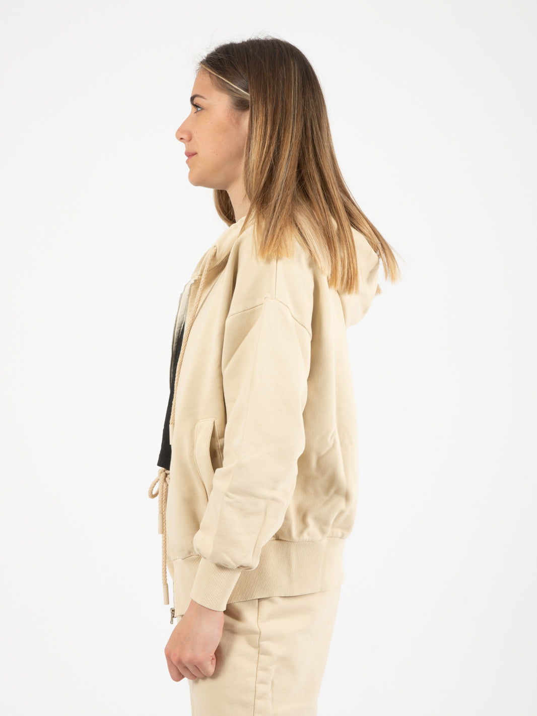 Basic zip cream sweatshirt
