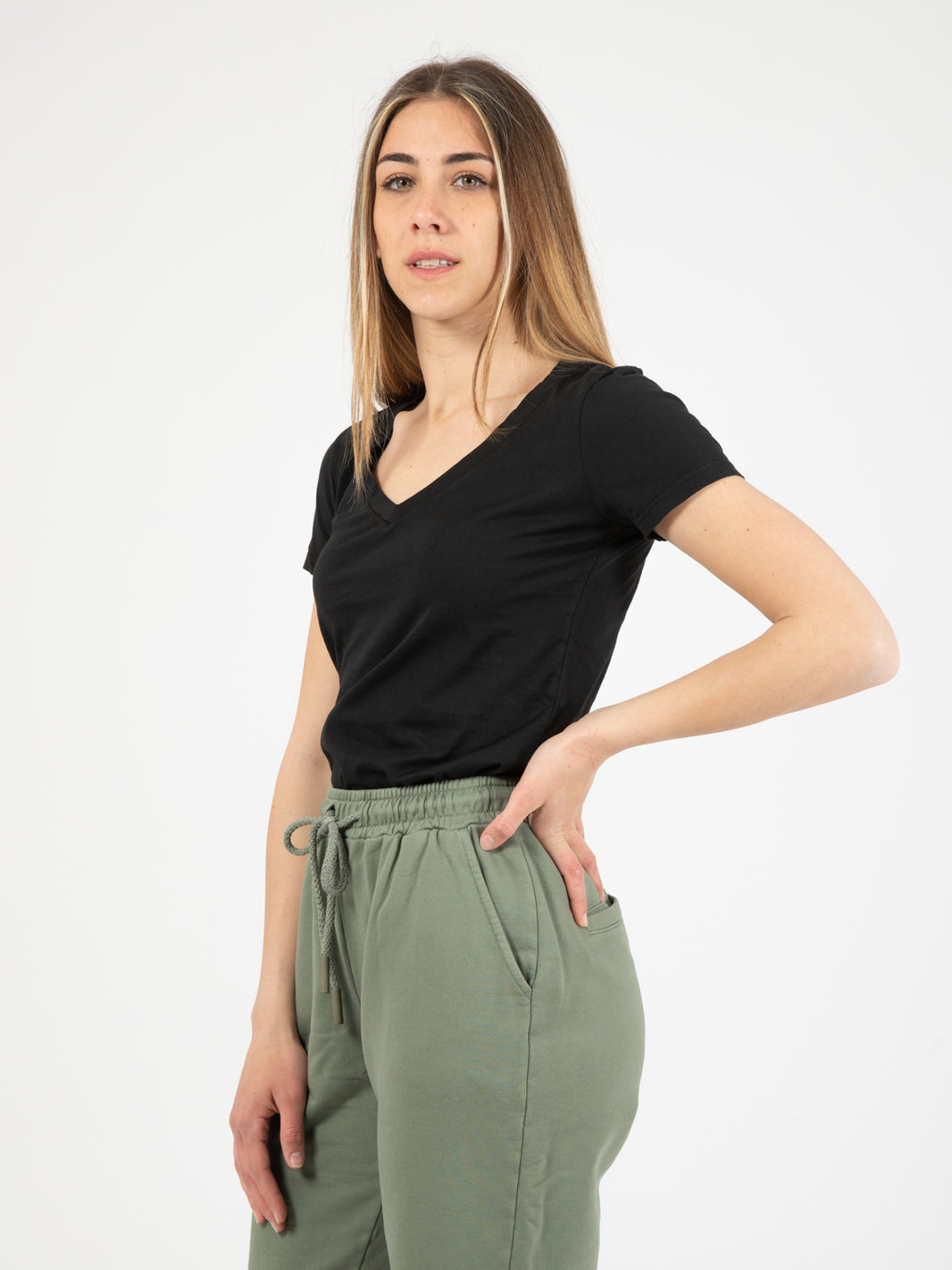 Basic V black shirt