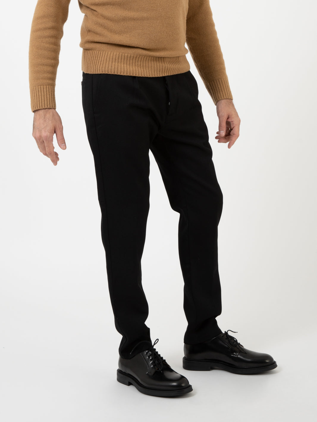 Pantalone nero in lana cover