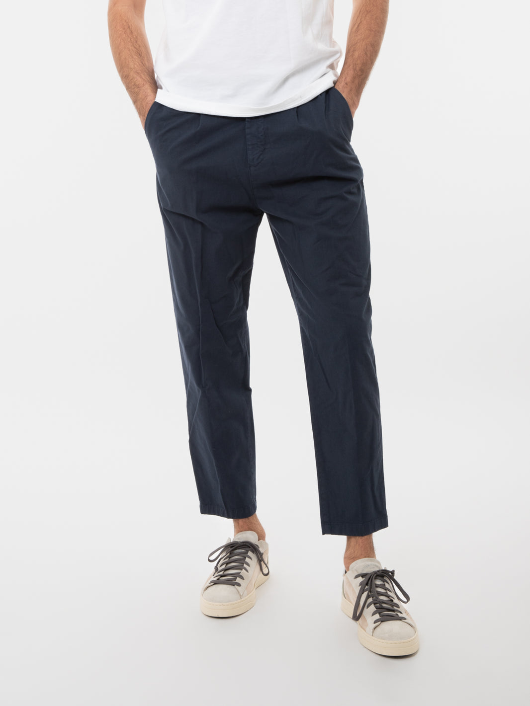 Pantaloni con pince navy