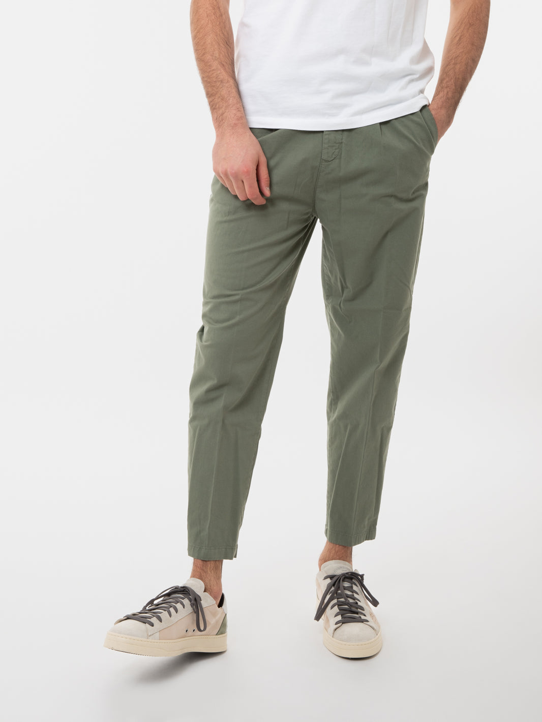 Pantaloni con pince salvia