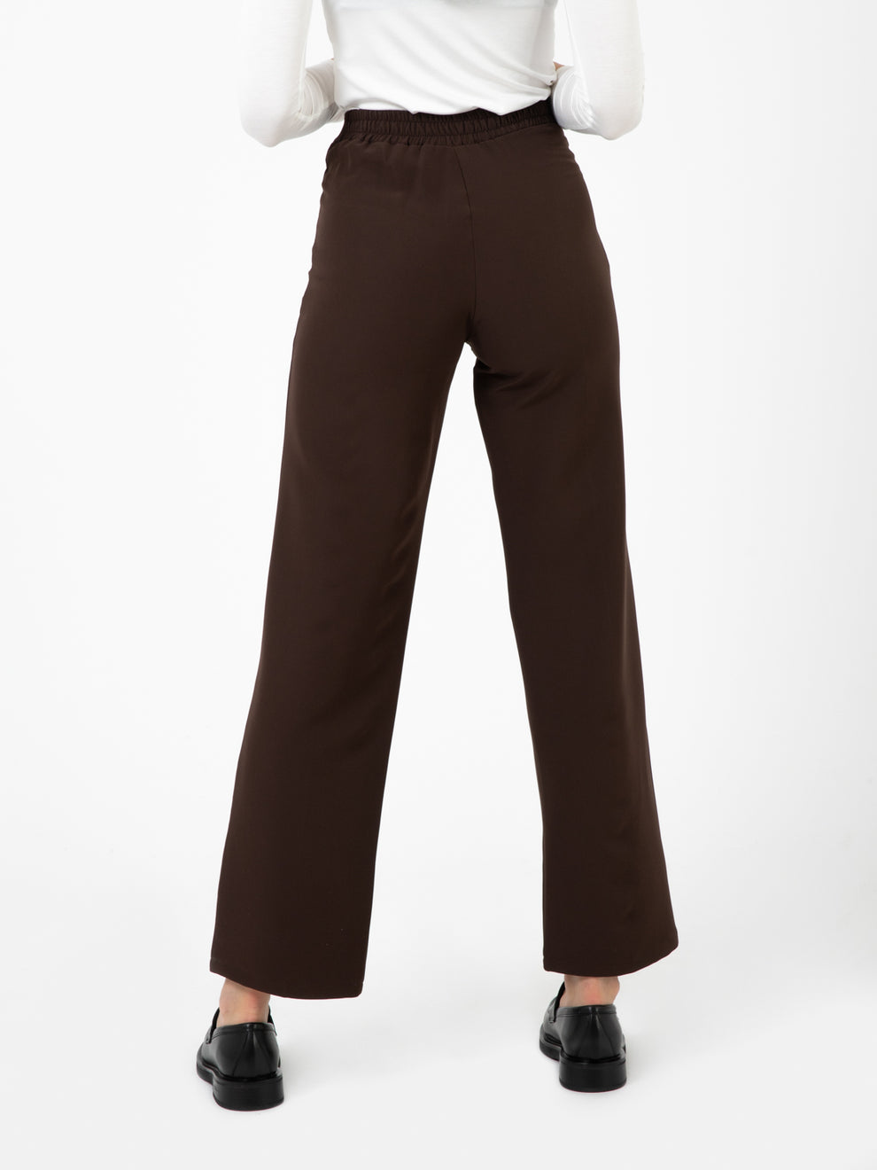 Pantaloni marroni con cucitura frontale