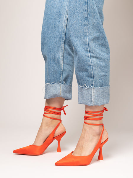 Sandali in raso arancio / bianco con laccio