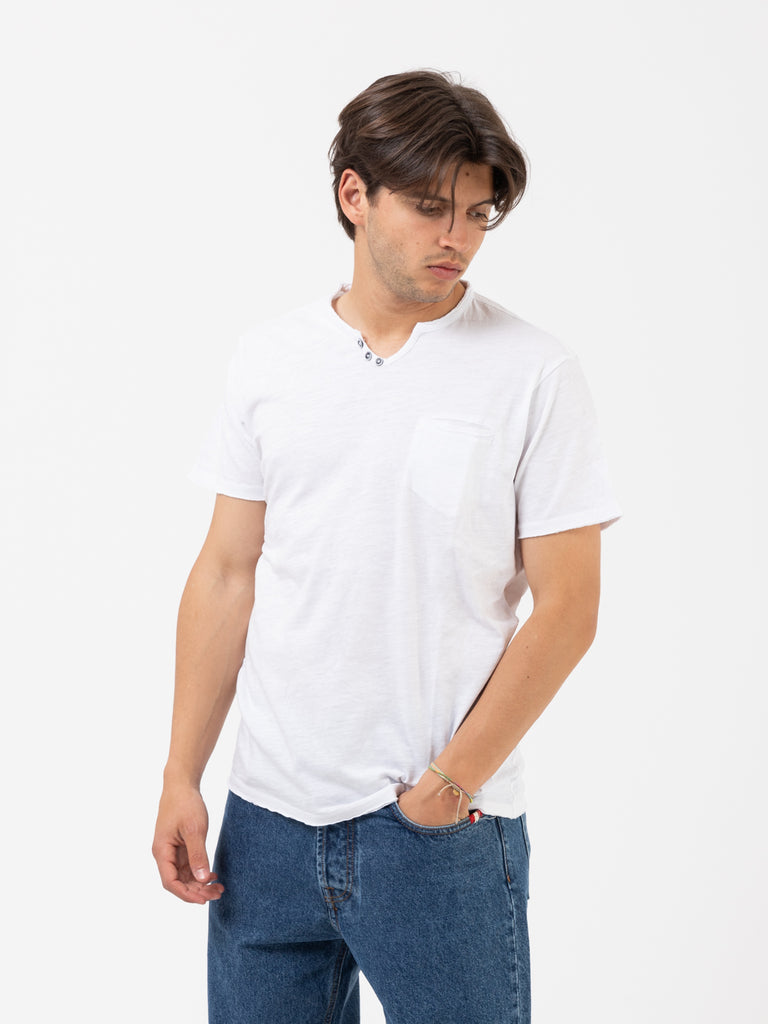 STIMM - T-shirt bianca con bottoncini e taschino