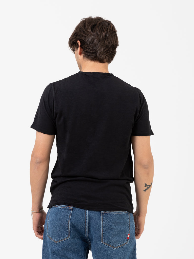 STIMM - T-shirt fiammata nera taglio vivo