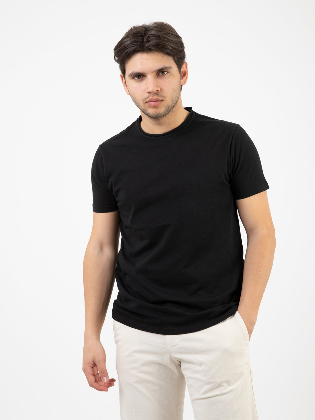 T-shirt girocollo taglio vivo nero