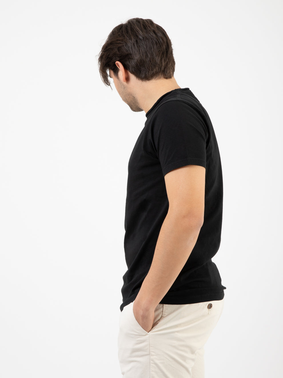 T-shirt girocollo taglio vivo nero