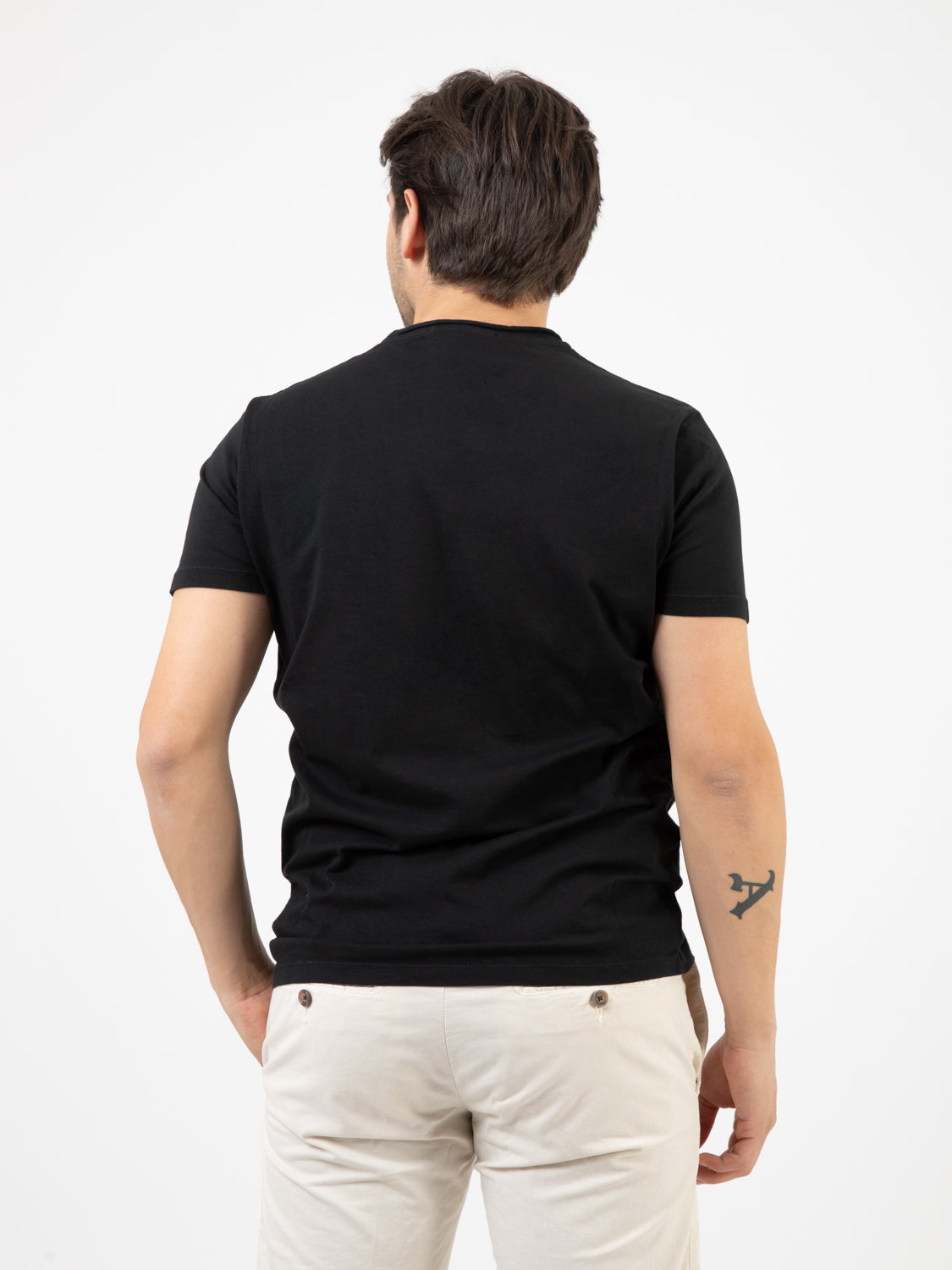 T-shirt girocollo taglio vivo nero