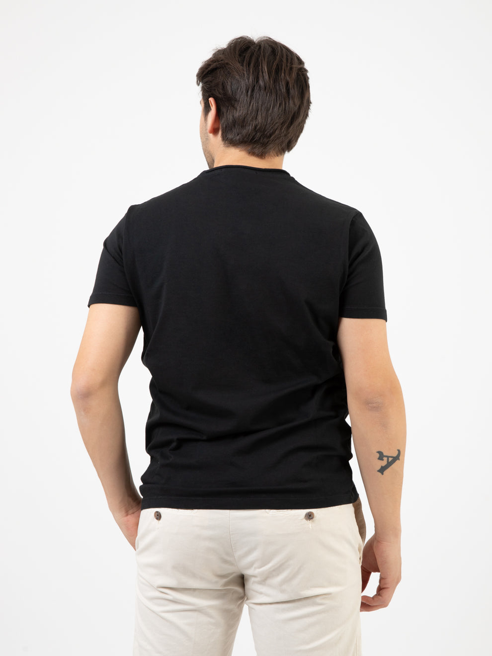 T-shirt girocollo taglio vivo nero
