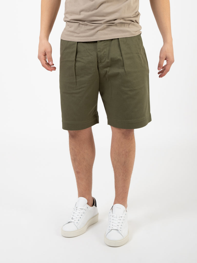 UNIVERSAL WORKS - Pleated Track Short light olive