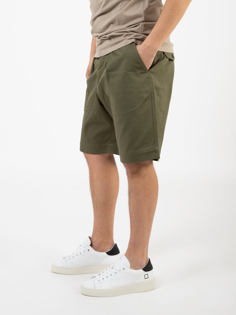 UNIVERSAL WORKS - Pleated Track Short light olive