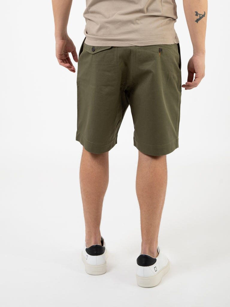 UNIVERSAL WORKS - Pleated Track Short light olive