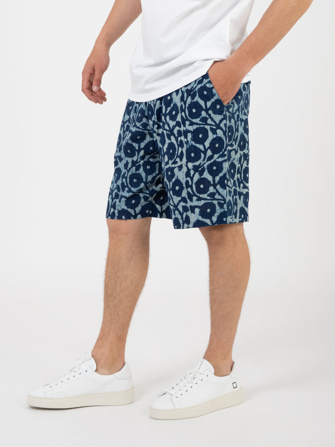 Short pleated track hand print indigo