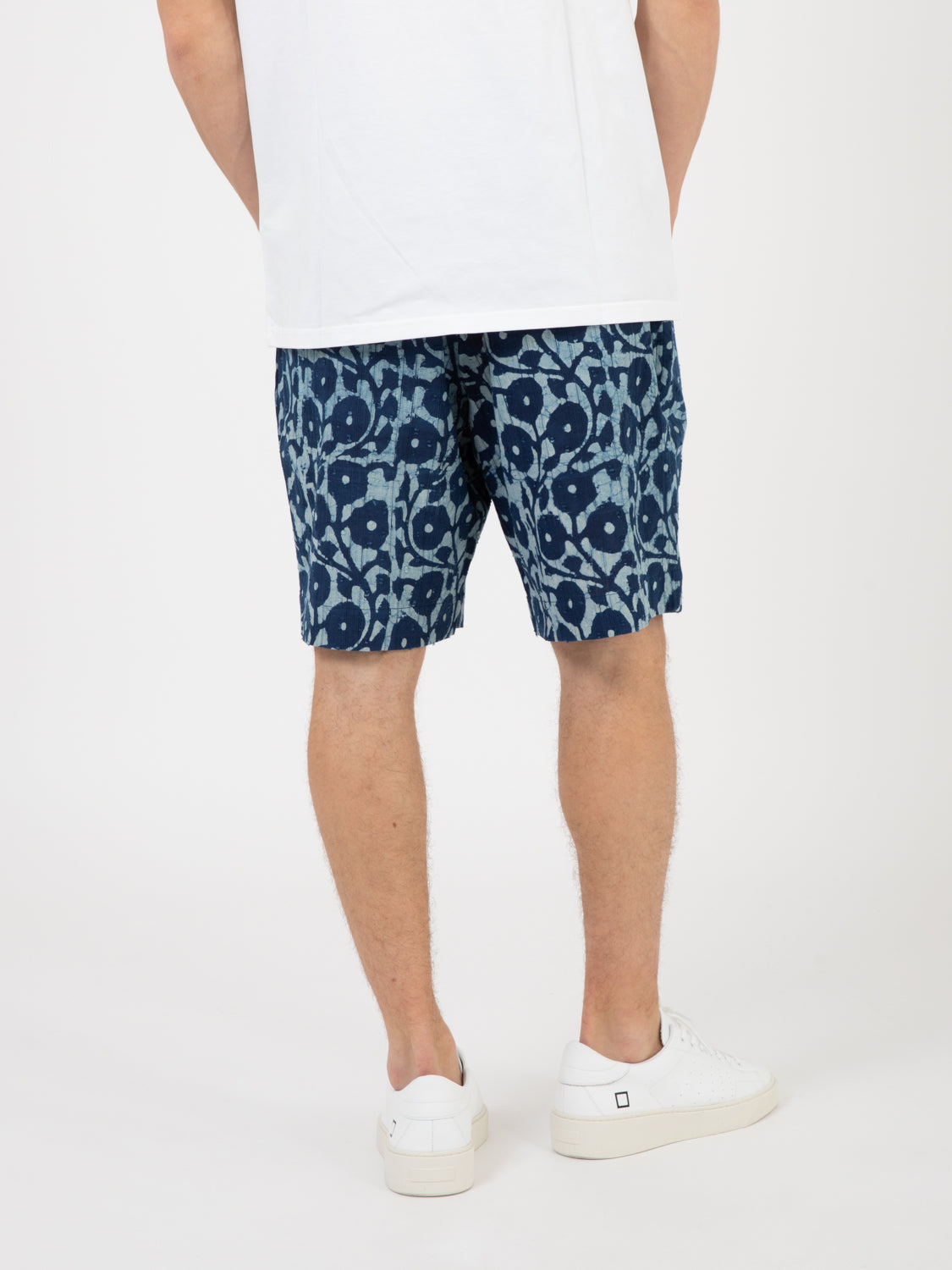 Short pleated track hand print indigo