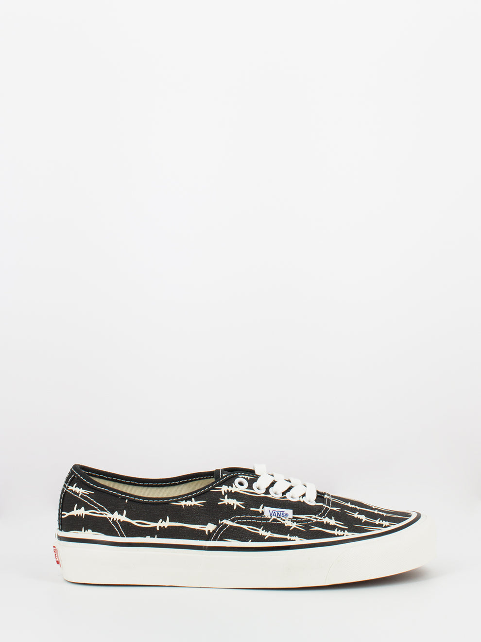 Authentic 44 DX Anaheim Factory black / white / og barbed wire