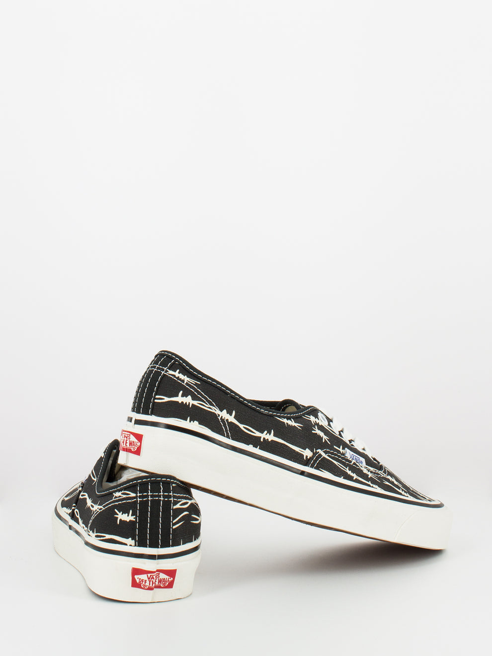 Authentic 44 DX Anaheim Factory black / white / og barbed wire