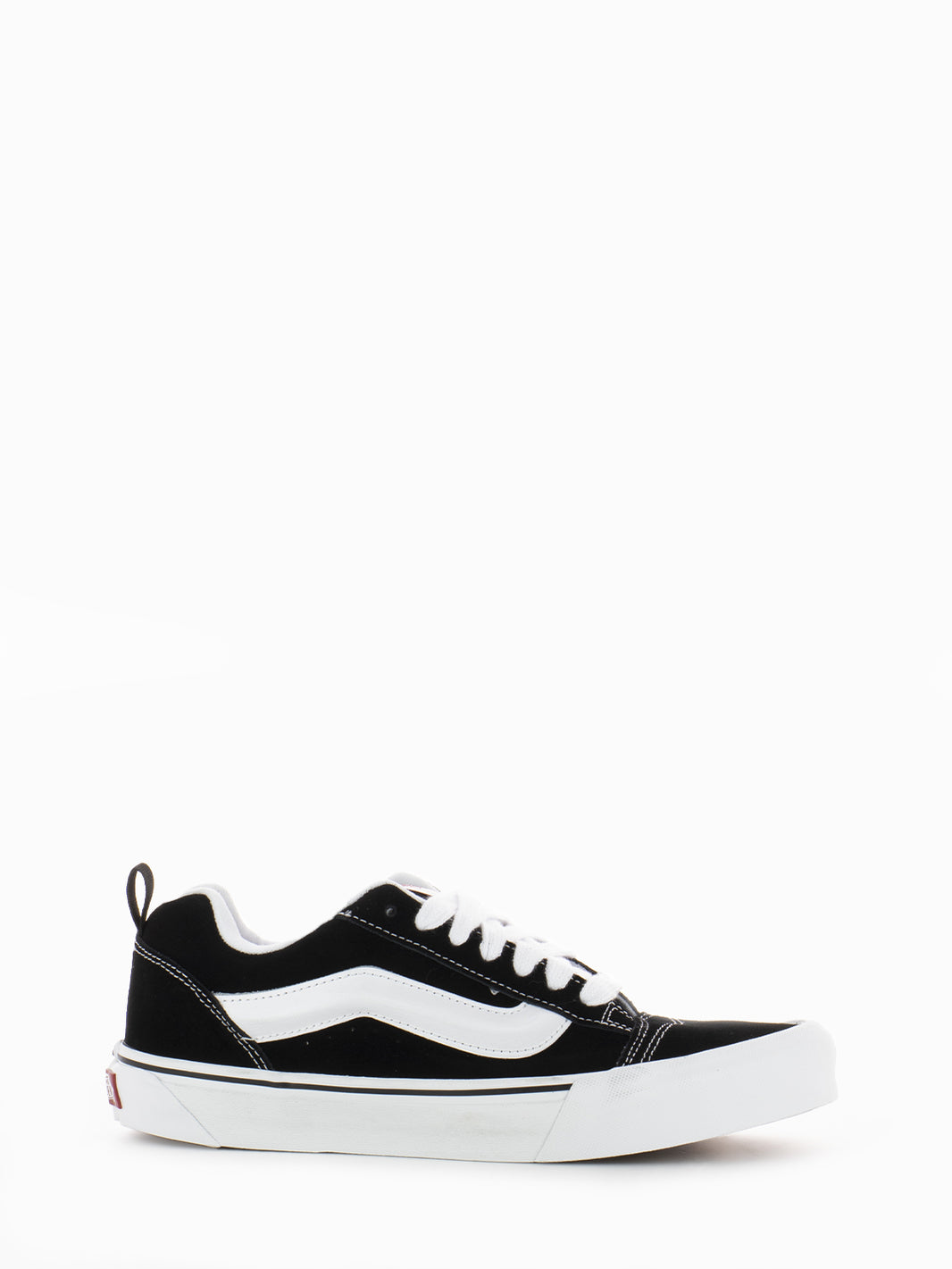 Knu Skool black / true white sneakers
