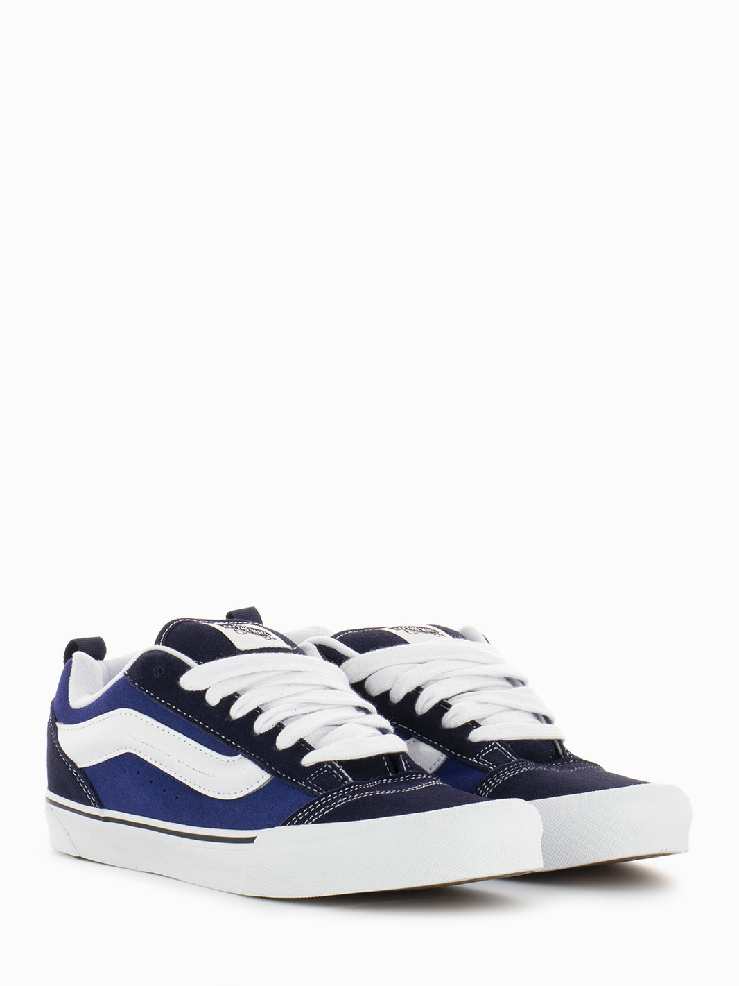 Knu Skool navy / true white sneakers